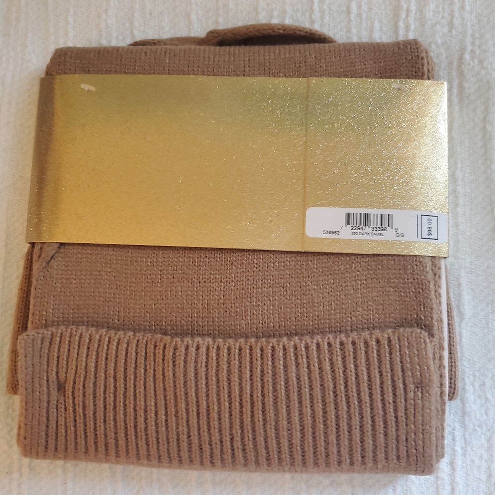 Michael kors hat & scarf NWT 😍 - Picture 4 of 5